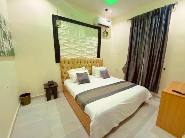 West Wing Hotel Lagos Buitenkant foto