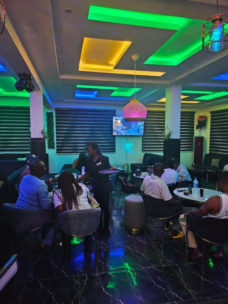 West Wing Hotel Lagos Buitenkant foto